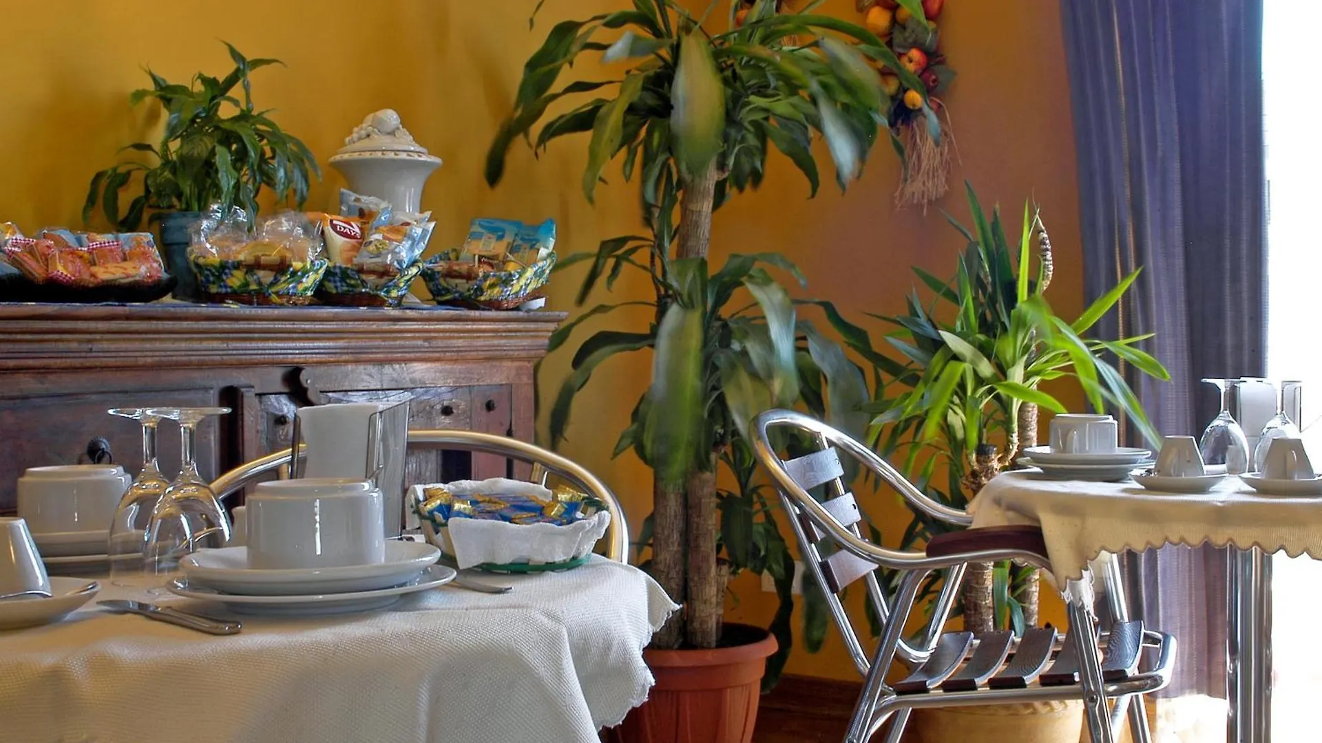 *** Bed & Breakfast Sky Sleeping Bed and Breakfast Palermo Italien